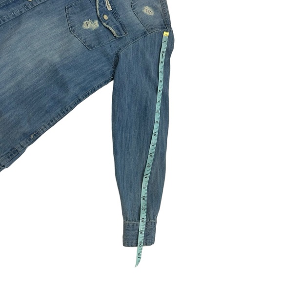 Lucky Brand Women’s Blue Chambray Distressed Button Down Shirt, Size Medium - Picture 10 of 15